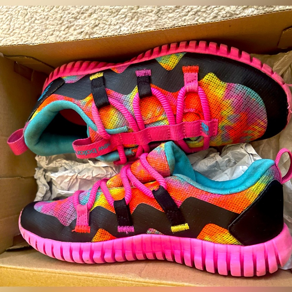 New balance youth tennis shoes